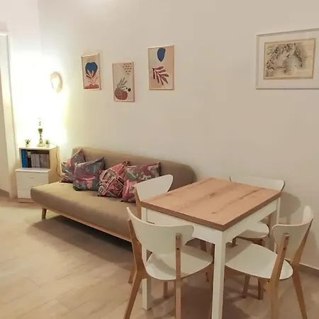 Neathea Apartment *